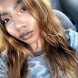 Meet your Posher, Amira